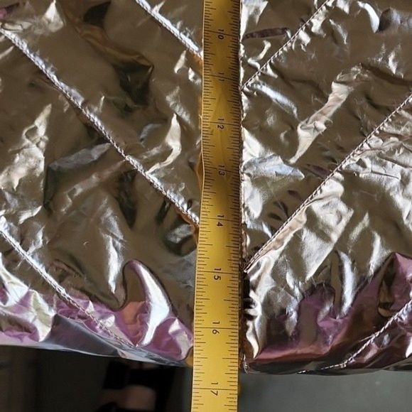 Victoria Secret a light rosegold tone quilted metallic long tote - Picture 8 of 9